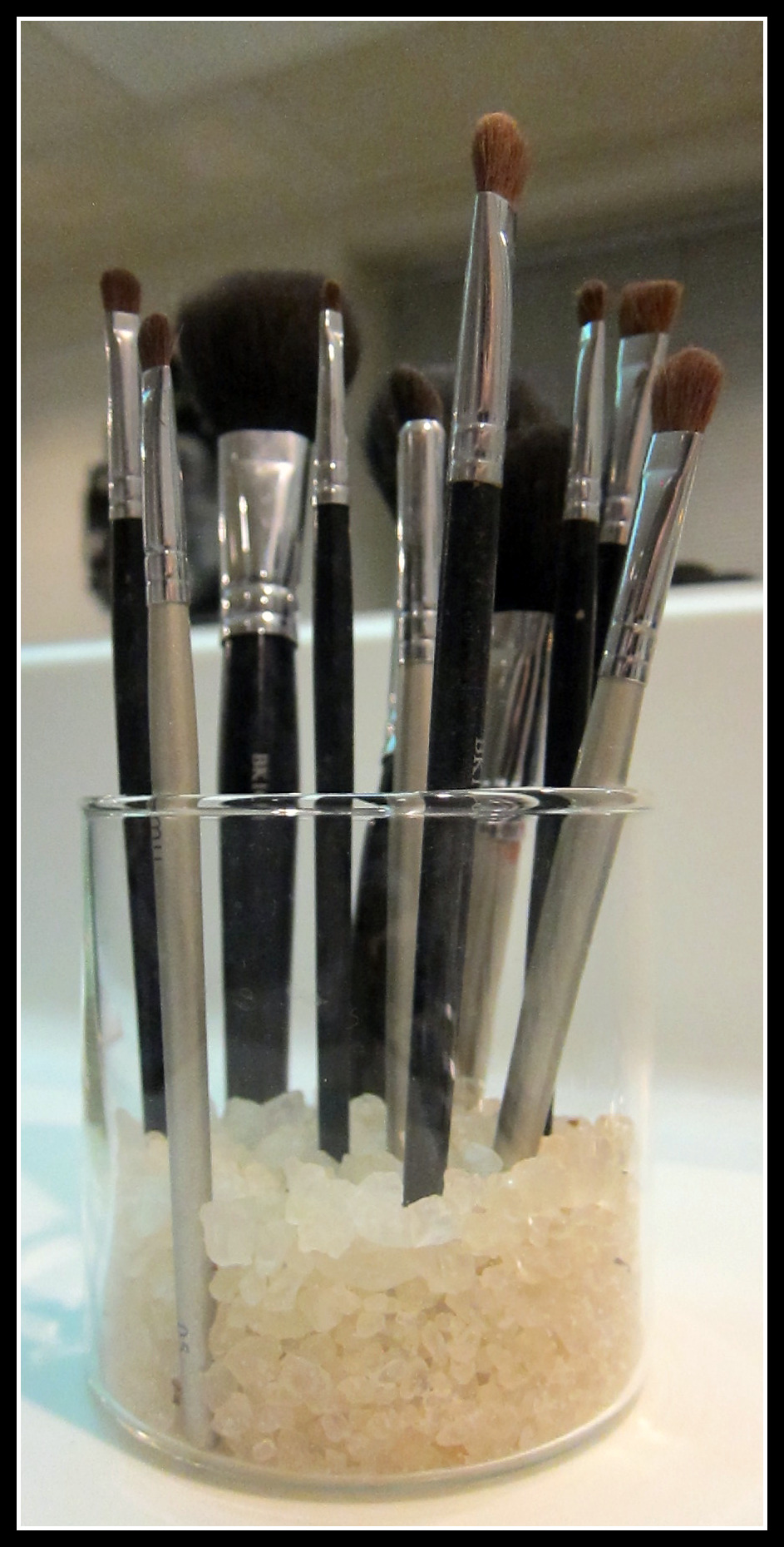 Storing Make Up Brushes Auburn and Blue